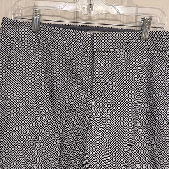 MGeometric Patterned Pants - Picture 2 of 4